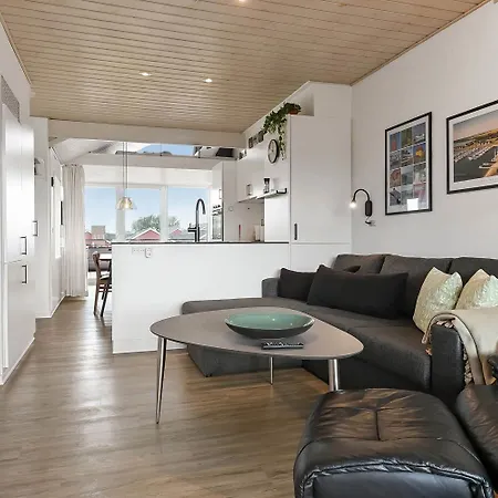 Nyrenoveret, Dejlig Pa 1 Sal I Med Delvis Udsigt Til Limfjorden Sj584 Apartment